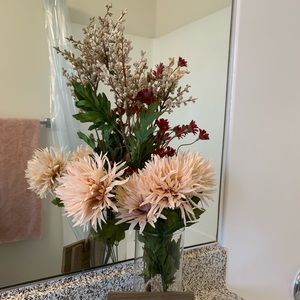 Bundle of artificial flowers